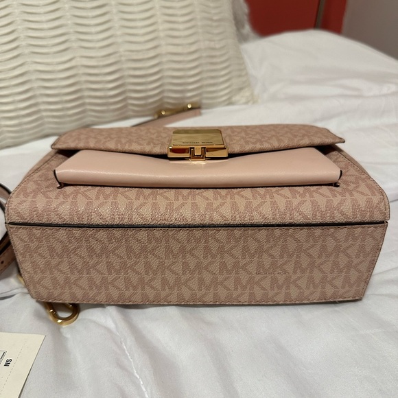 Michael Kors Light Pink Logo Crossbody - Picture 2 of 3